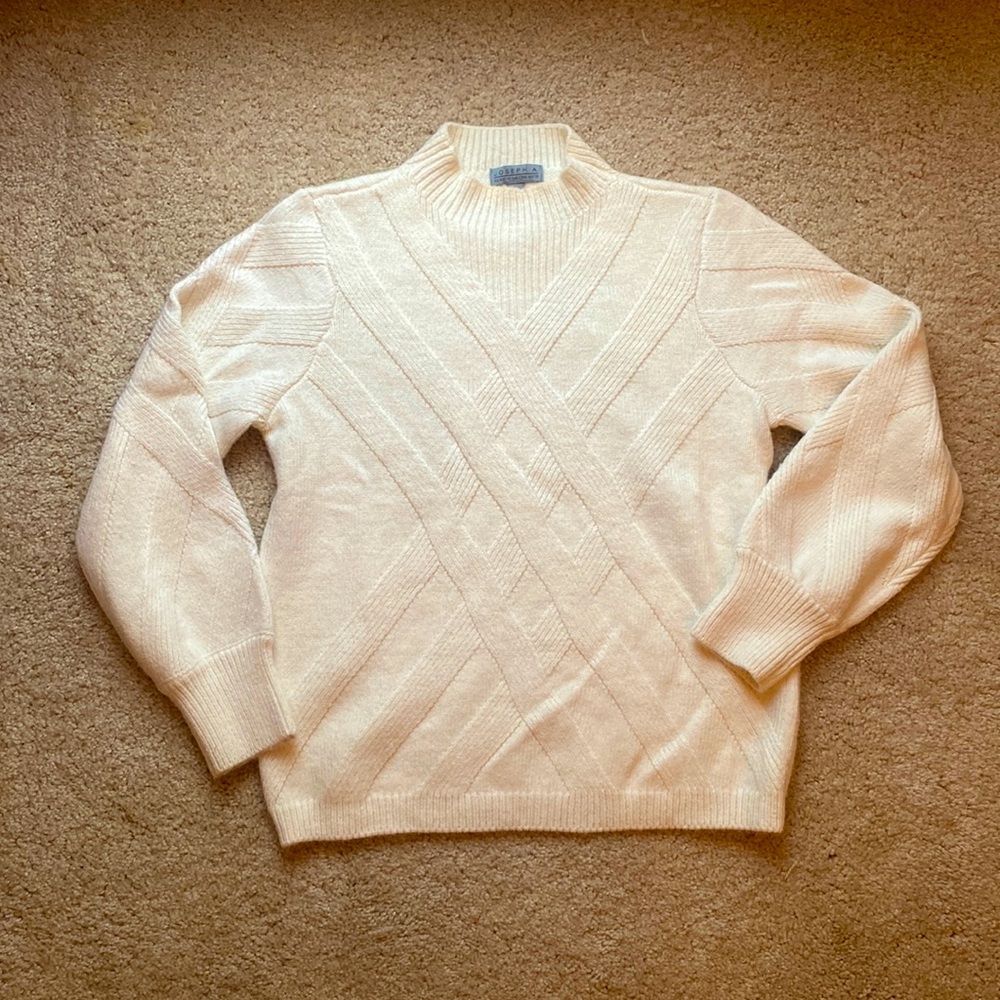 JOSEPH A Size Medium cream sweater
